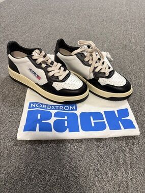 Autry Low-Top Sneakers in White and Black size 11US / 41EU